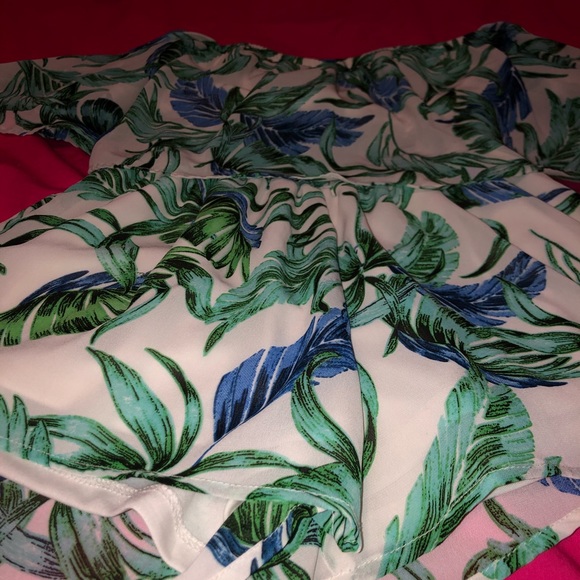NWOT Fun and summery jungle design romper - Picture 3 of 3